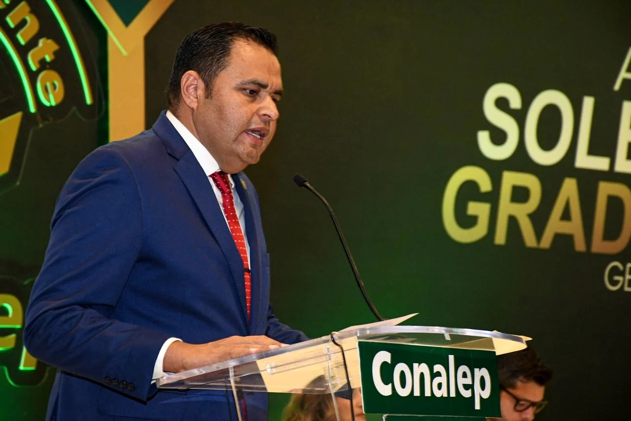 Rigoberto Velázquez durante un acto académico